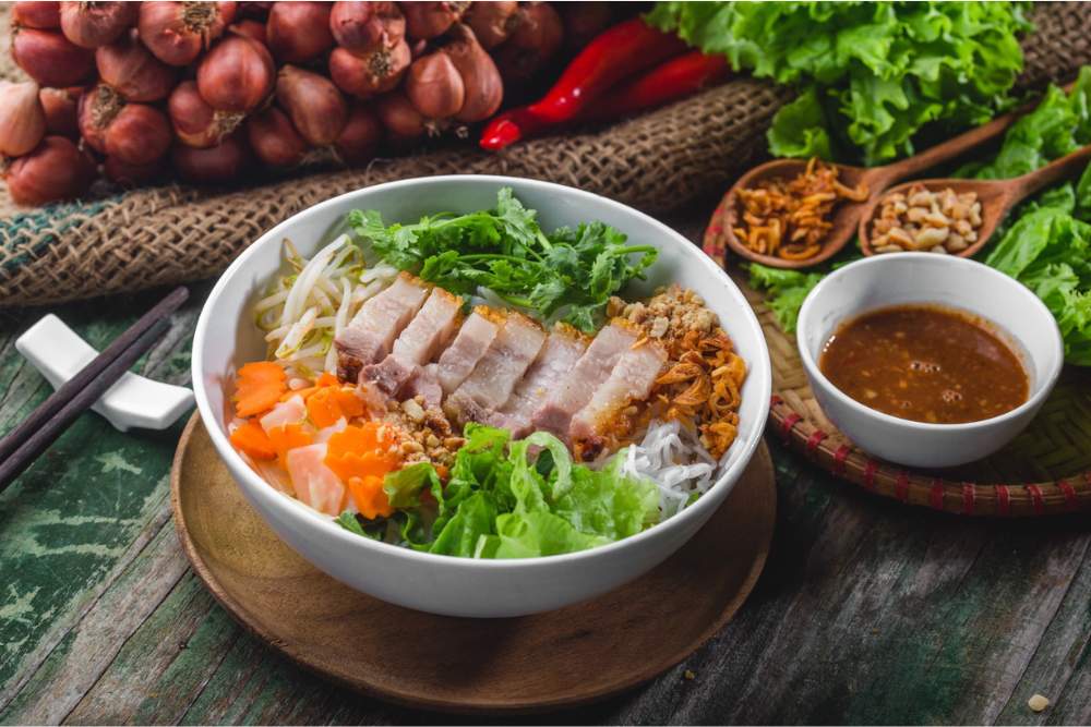 Bun Mam Nem - Nouilles à la sauce « mam nem » à Da Nang Vietnam